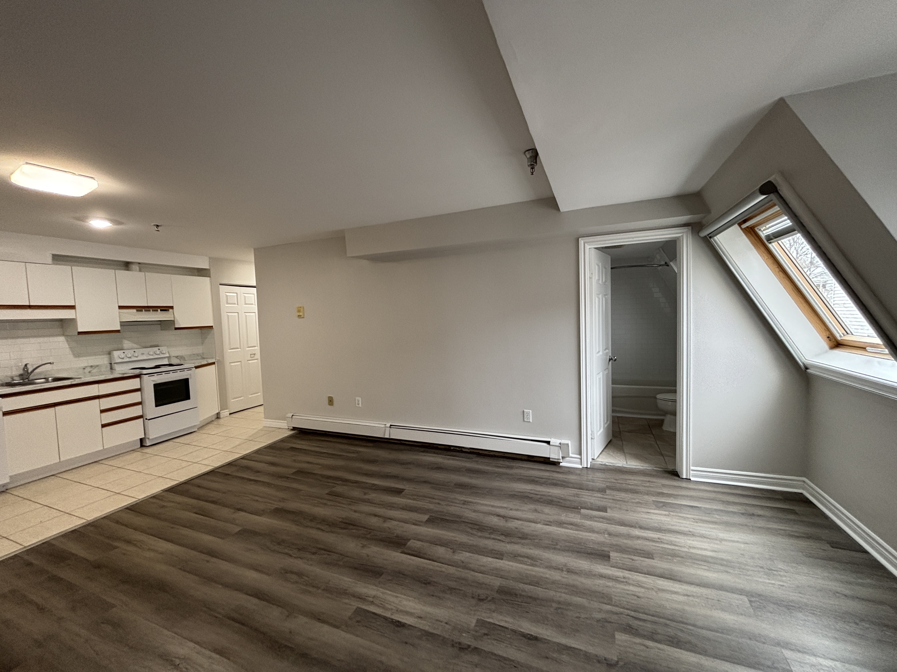 3034 Windsor St., Apt 205