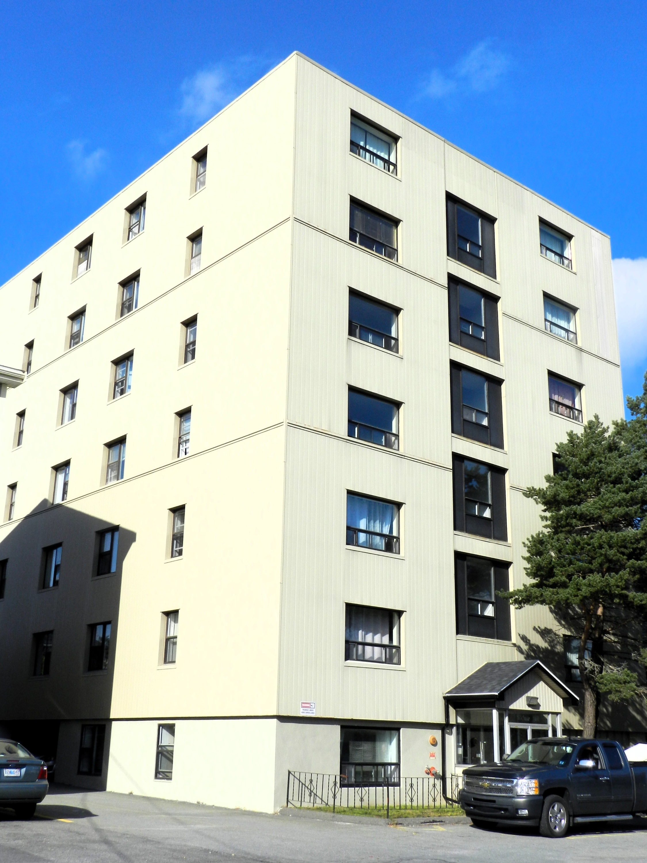 49 Melrose Ave., Apt 53